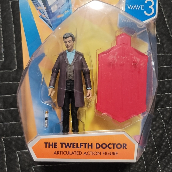 Doctor Who Twelfth Doctor Action Figure - Picture 3 of 3